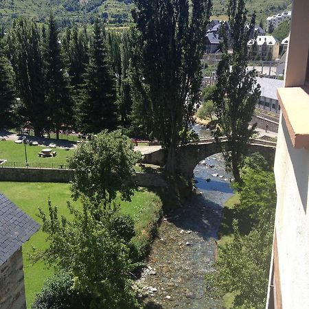 Hostal Centro Sallent De Gallego Luaran gambar