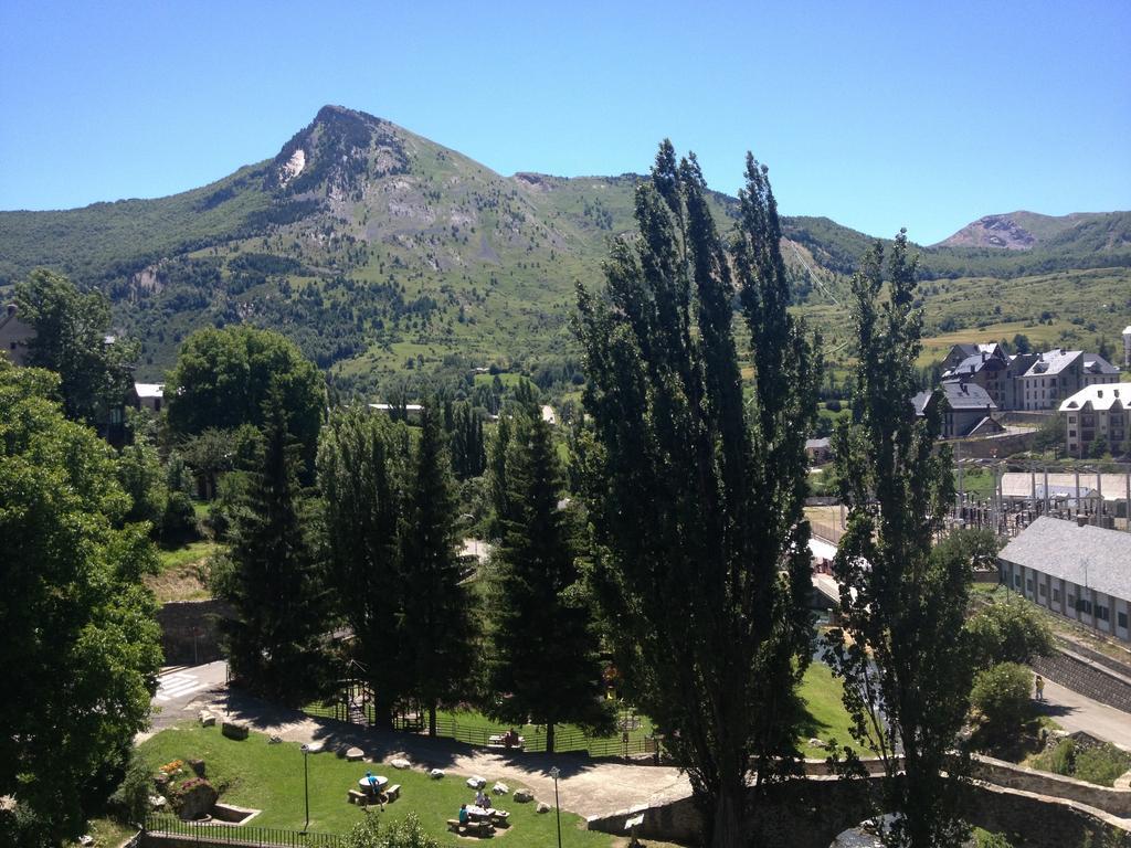 Hostal Centro Sallent De Gallego Luaran gambar