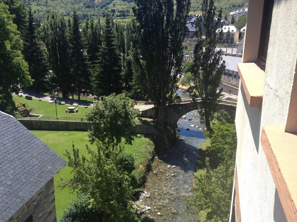 Hostal Centro Sallent De Gallego Luaran gambar